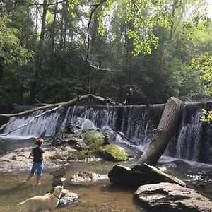 Hébergement de vacances Au Bord De La Rivière Gijou, Saint-Pierre-de-Trivisy